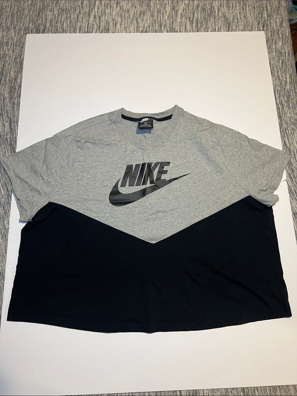 Nike Gray and Black Chevron Colorblock Short Sleeve Tee